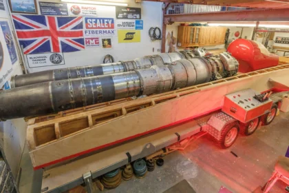 Granddad builds world's fastest boat in garage with 2 jet engines - David Aldred aims to break 317mph water speed record on Lake Coniston with Longbow hydroplane.