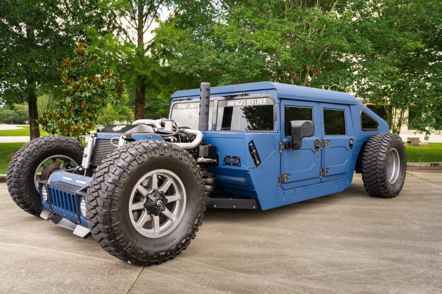 A custom 1987 AM General Humvee with 750hp, air suspension, and just 1,700 miles is turning heads at auction, blending rat rod style with extreme off-road performance.