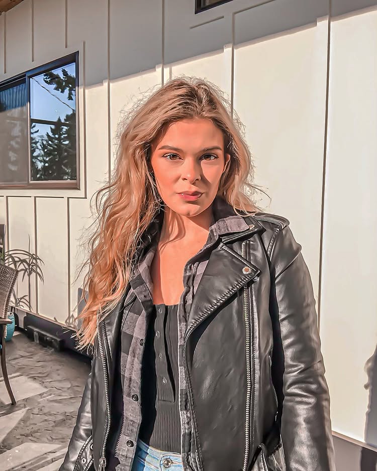 Trad wife Maria West shares her soft rebellion lifestyle of homemaking, homeschooling and femininity with grace, intention and a full face of makeup.