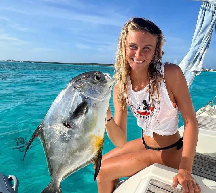 Lauren Landers is sailing the world solo with her cat Mako, recently completing a 4,000-mile journey from Panama to French Polynesia, inspiring thousands online.