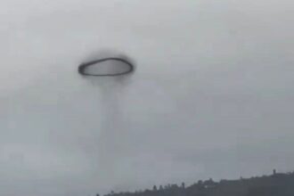 A mysterious black ring spotted in the sky over La Palma sparked UFO speculation, but experts say it was likely a vortex ring from fireworks or a small explosion.