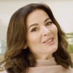 Nigella Lawson adds black pepper to her pavlova base, inspired by her grandfather, and fans are loving the bold twist on this fruity summer dessert.