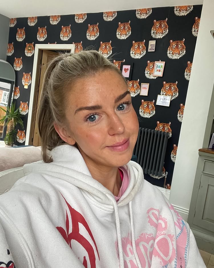 Mum Emma Stretton gives tooth fairy IOUs and digital payments instead of cash, saying it teaches kids about money and keeps up with a contactless world - magic intact.