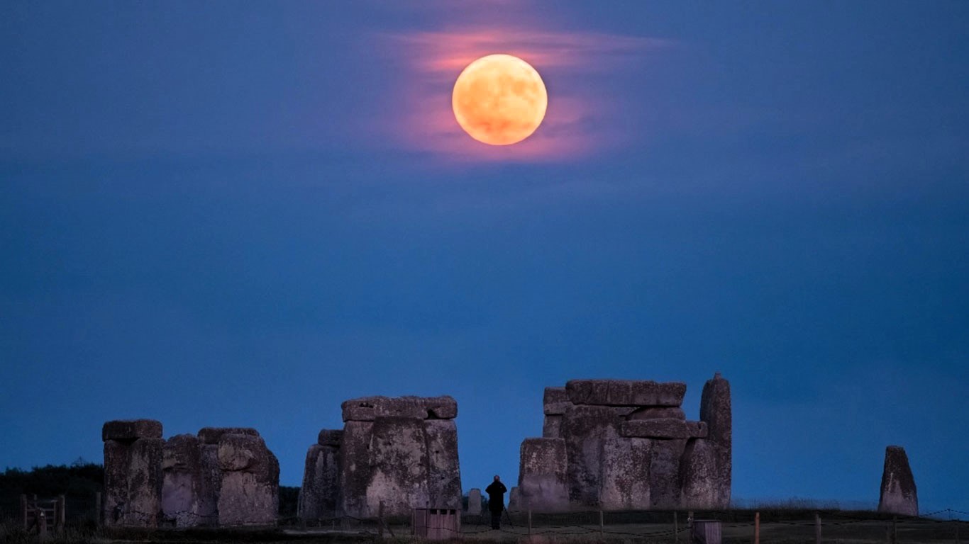 A rare Strawberry Moon lit up Stonehenge for the first time in 18 years, captured in a stunning image by Abby Moule after two years of planning for the lunar standstill.
