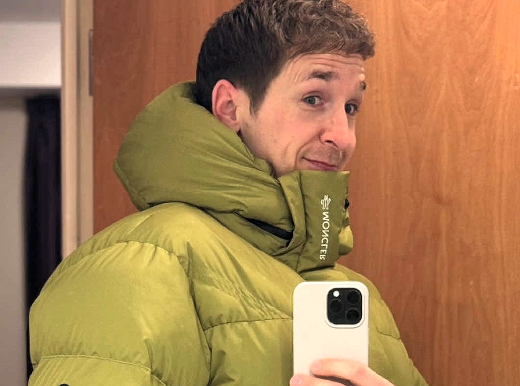 Ryanair passenger Rob Adcock shares viral hack to pack 20kg of luggage for free using vacuum bags, avoiding baggage fees on a £15 flight with just a backpack.