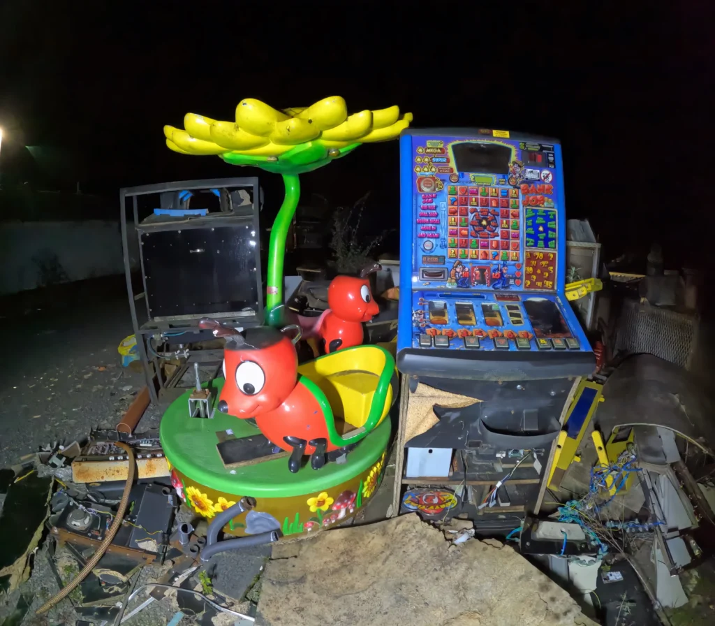 An urban explorer found 60 decaying rides at a creepy abandoned funfair in South Wales - with intact kids' rides, arcade machines and ghost trains lost to time.