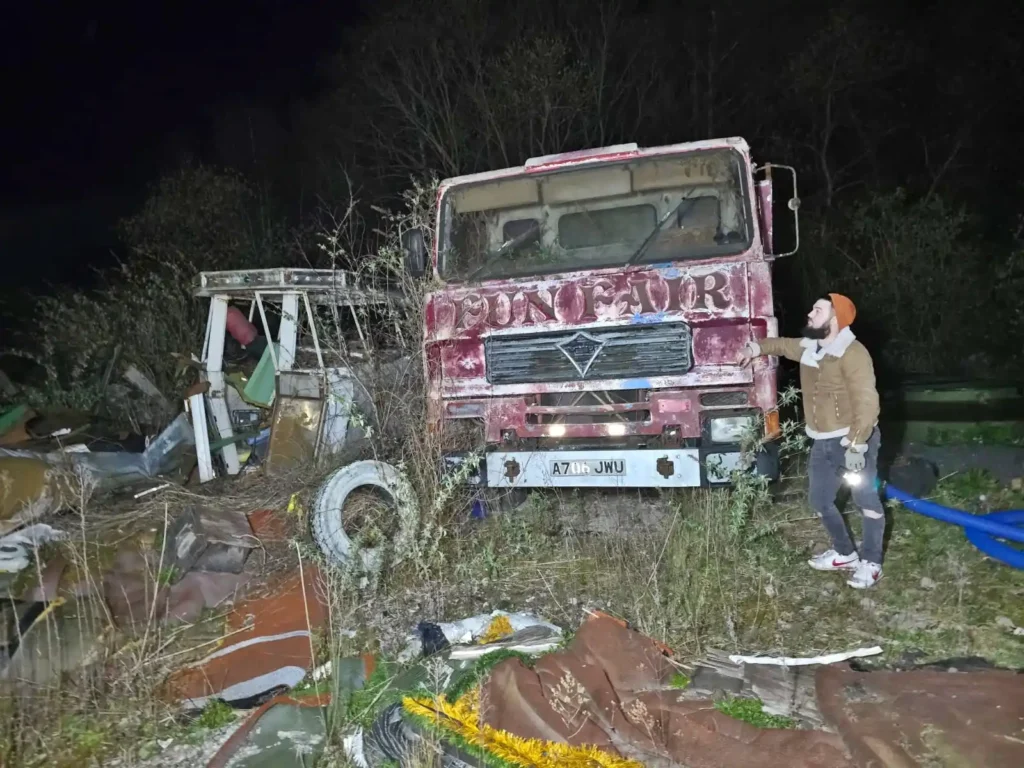 An urban explorer found 60 decaying rides at a creepy abandoned funfair in South Wales - with intact kids' rides, arcade machines and ghost trains lost to time.