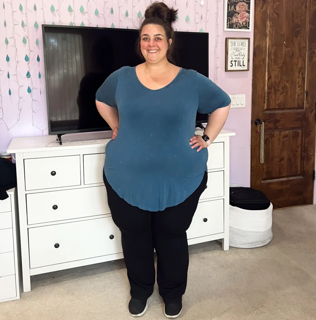 After losing 200lbs, Leah Mancuso spent $50k on skin removal surgery to match her transformation. Her emotional post-op reaction has inspired millions online.