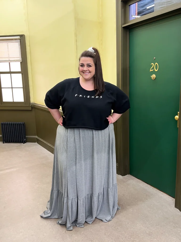 After losing 200lbs, Leah Mancuso spent $50k on skin removal surgery to match her transformation. Her emotional post-op reaction has inspired millions online.