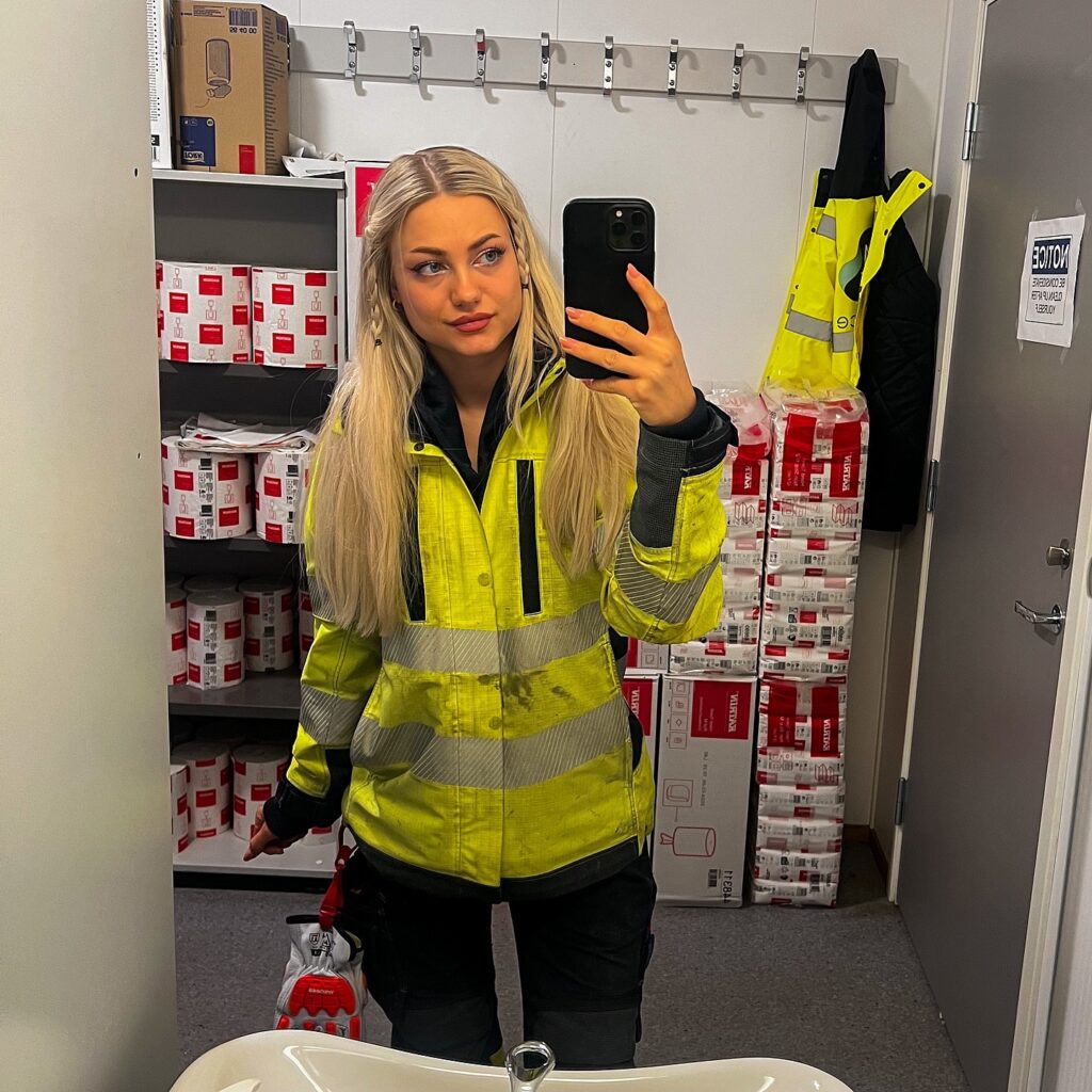 Make-up loving offshore electrician Benedikte Vatne stuns with her unique career. Working just 17 weeks a year, she embraces glam and grit while thriving at sea.
