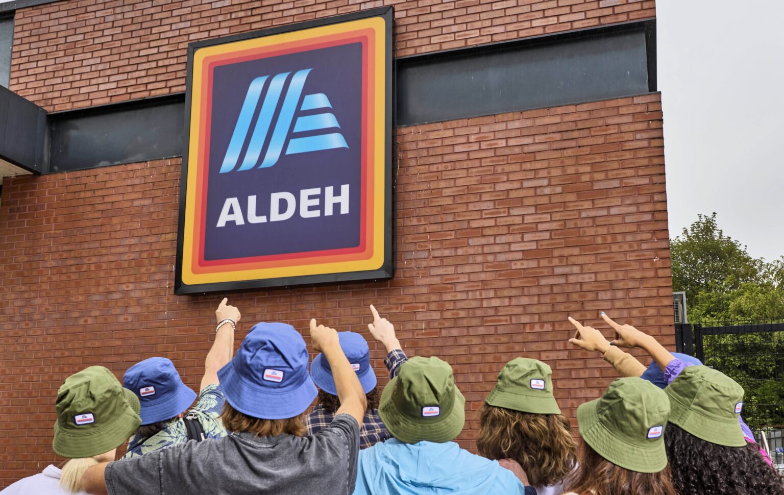 Aldi’s Prestwich store was renamed “Aldeh” in tribute to Oasis’ reunion and the Manc accent. Locals launched a petition to make it permanent, calling it a proud cultural landmark.