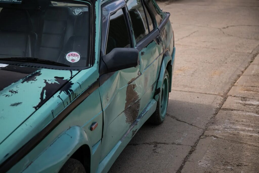 Jeremy Clarkson’s £450 Alfa Romeo from Top Gear is up for auction at £15,000, complete with Skoda Green paint, TV battle scars, and no MOT since 2017.