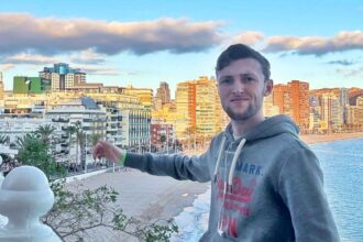 A British expat in Benidorm warns tourists of a rising roadside robbery scam in Spain and urges drivers never to pull over for strangers on highways to avoid being targeted.