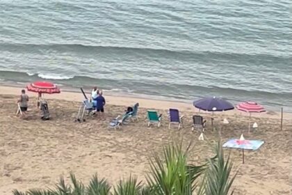 Brit tourist stunned as holidaymakers claim Benidorm beach spots at 6.30am with towels, chairs and brollies, sparking outrage and calls for fines over early beach hogging.