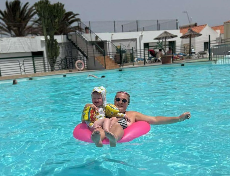 Mum-of-six sparks outrage by reserving nine sunbeds before breakfast on family holiday in Fuerteventura as furious Brits slam her controversial poolside tactic.