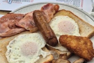 Brit tries £3.90 full English in Benidorm and calls it the worst ever - Louis Grier slams popular restaurant Mariano’s for undercooked, low quality breakfast flop.