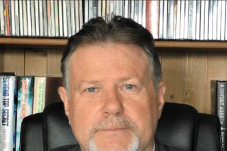 Ex-cop turned UFO expert urges Trump to disclose alien truth to unite world amid conflict, warning delay could spark panic as pressure mounts with new whistleblowers.