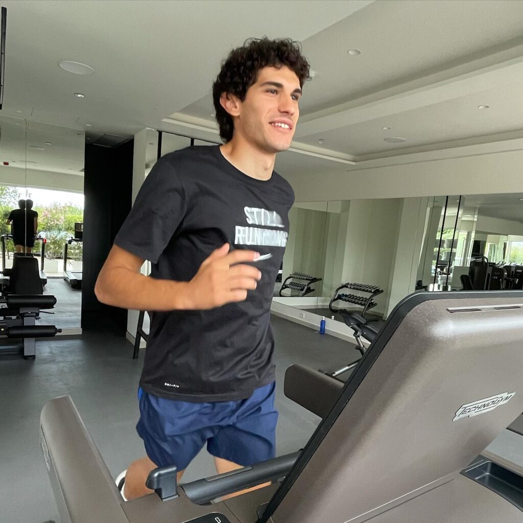 Ex-Real Madrid star Jesús Vallejo joins Albacete in Spain’s second tier – Champions League winner unveiled on digital billboard as fans celebrate his surprise arrival.