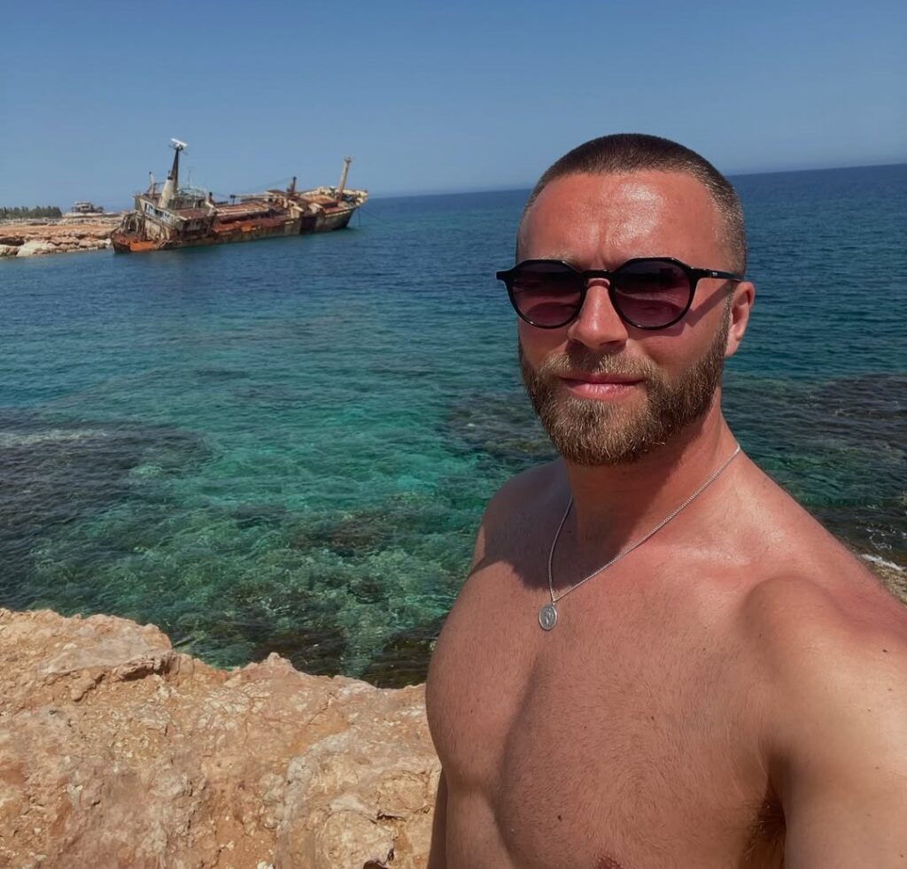 Dumped Love Island star Chris Middleton slams villa food as “pretty basic” with boiled veg and schnitzel, revealing unfilmed mealtimes and strict no-chat rules off-camera.