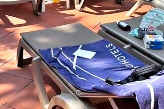 A Brit couple slammed their Salou hotel for unfair sunbed rules after getting a warning for leaving loungers for 30 mins while others were gone for hours unpunished.