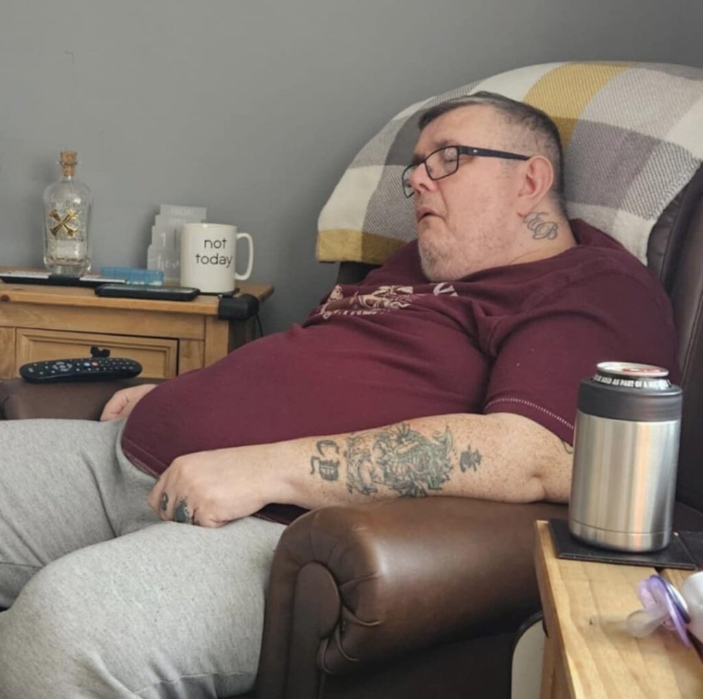 A dad who spent £5k a year on takeaways lost 8st after a dentist chair collapsed under him - now he's reversed sleep apnea and enjoys life with his grandkids.