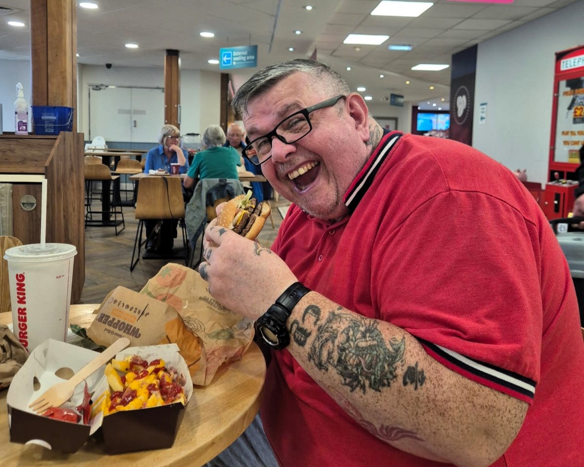 A dad who spent £5k a year on takeaways lost 8st after a dentist chair collapsed under him - now he's reversed sleep apnea and enjoys life with his grandkids.