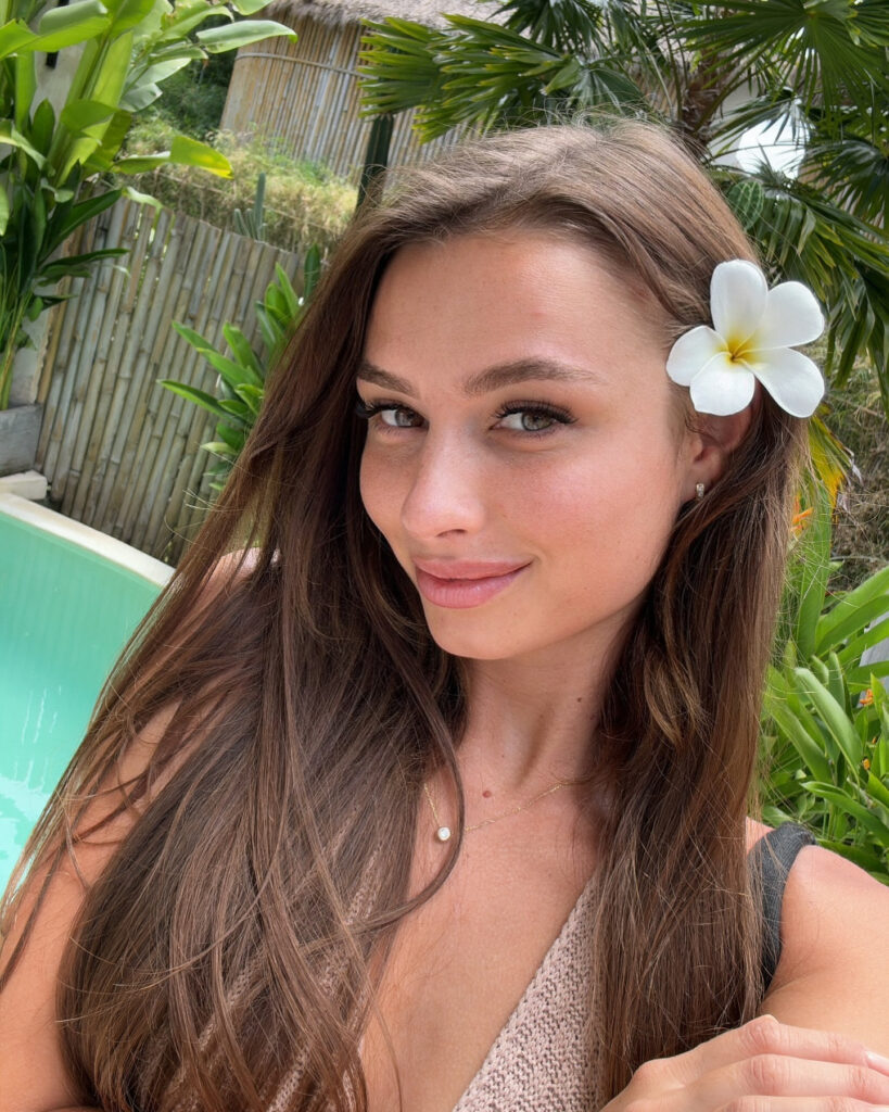 Influencer Djuna Duns was gifted flowers and luxury jewellery by a mystery man in Dubai, sparking concern online over safety and Porta-Potty party rumours linked to the city.
