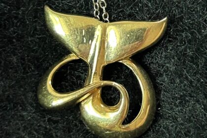 A thrift shopper scored big after buying a $1 whale tail pendant, later revealed to be 14k gold worth over $340 and designed by Alaskan artist Ralph Gorichanaz.