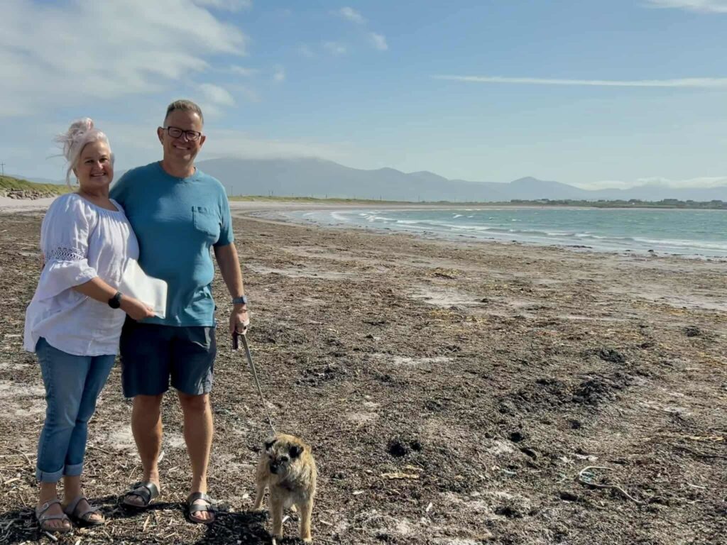 A love note in a wine bottle from Canada washed ashore in Ireland after 13 years and 300,000km - revealing Anita and Brad are now happily married in Newfoundland.