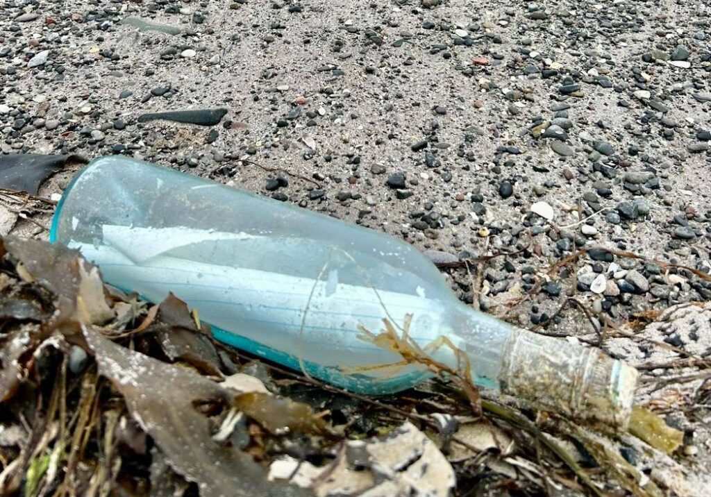 A love note in a wine bottle from Canada washed ashore in Ireland after 13 years and 300,000km - revealing Anita and Brad are now happily married in Newfoundland.