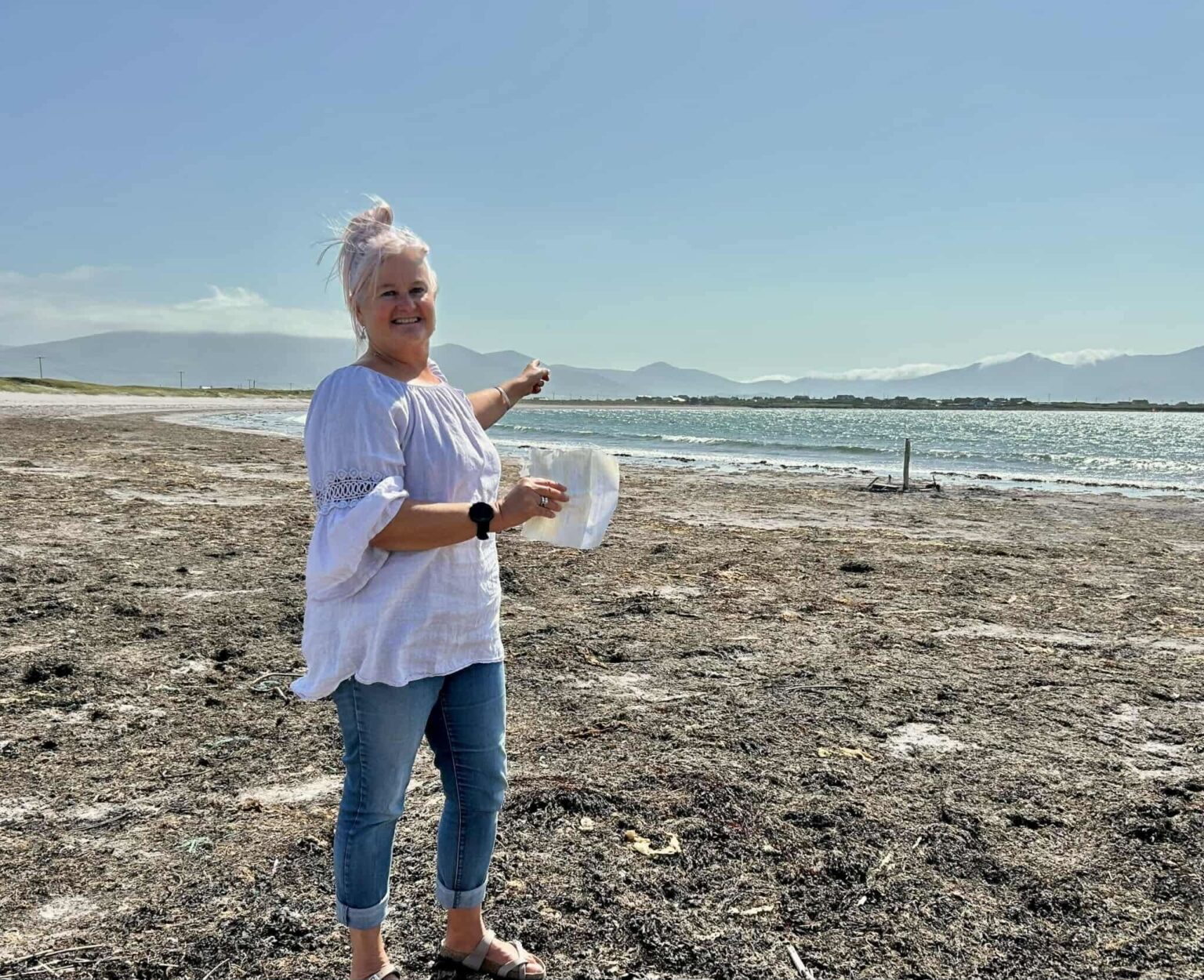 A love note in a wine bottle from Canada washed ashore in Ireland after 13 years and 300,000km - revealing Anita and Brad are now happily married in Newfoundland.