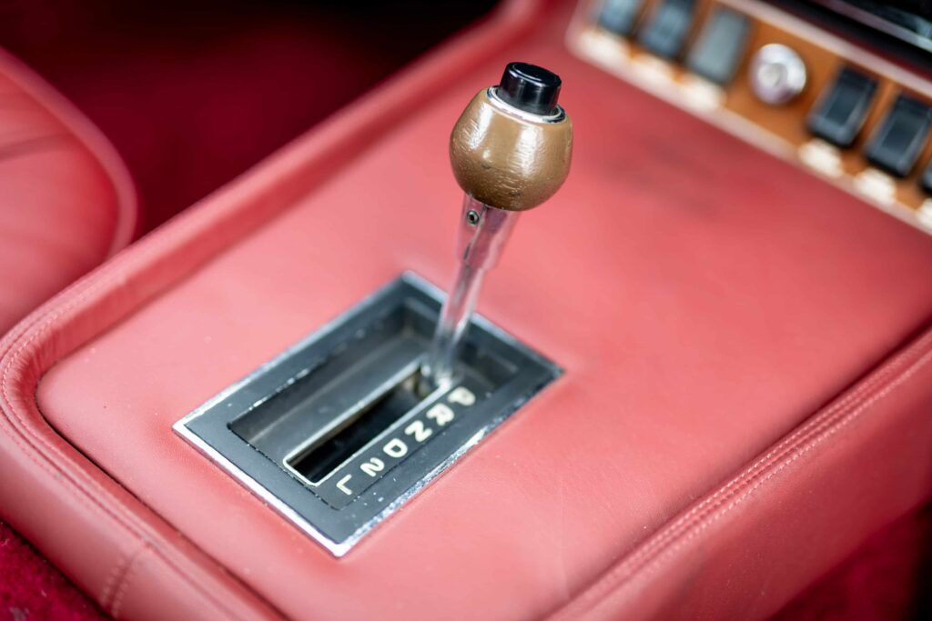 Orlando Bloom’s classic 1971 Aston Martin DBS V8 sold for £63,250, far below its £120,000 guide price, despite its powerful legacy and Hollywood ownership.
