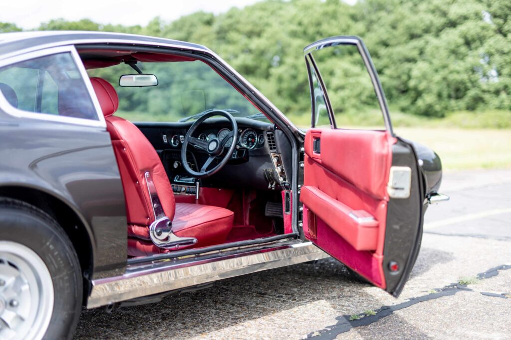 Orlando Bloom’s classic 1971 Aston Martin DBS V8 sold for £63,250, far below its £120,000 guide price, despite its powerful legacy and Hollywood ownership.