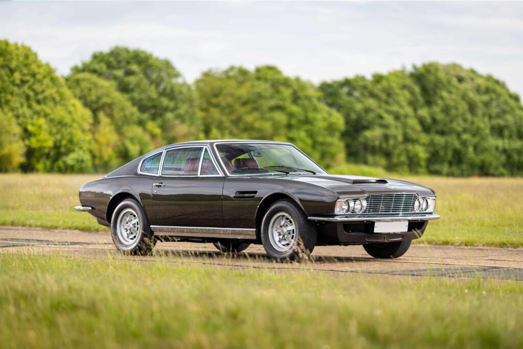 Orlando Bloom’s classic 1971 Aston Martin DBS V8 sold for £63,250, far below its £120,000 guide price, despite its powerful legacy and Hollywood ownership.