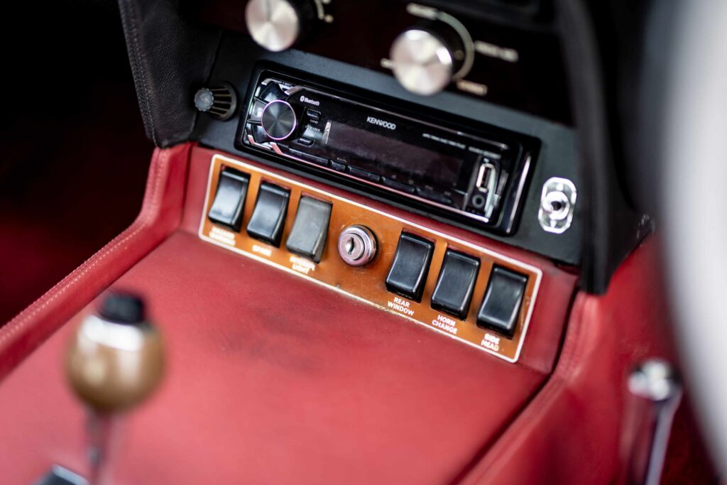Orlando Bloom’s classic 1971 Aston Martin DBS V8 sold for £63,250, far below its £120,000 guide price, despite its powerful legacy and Hollywood ownership.
