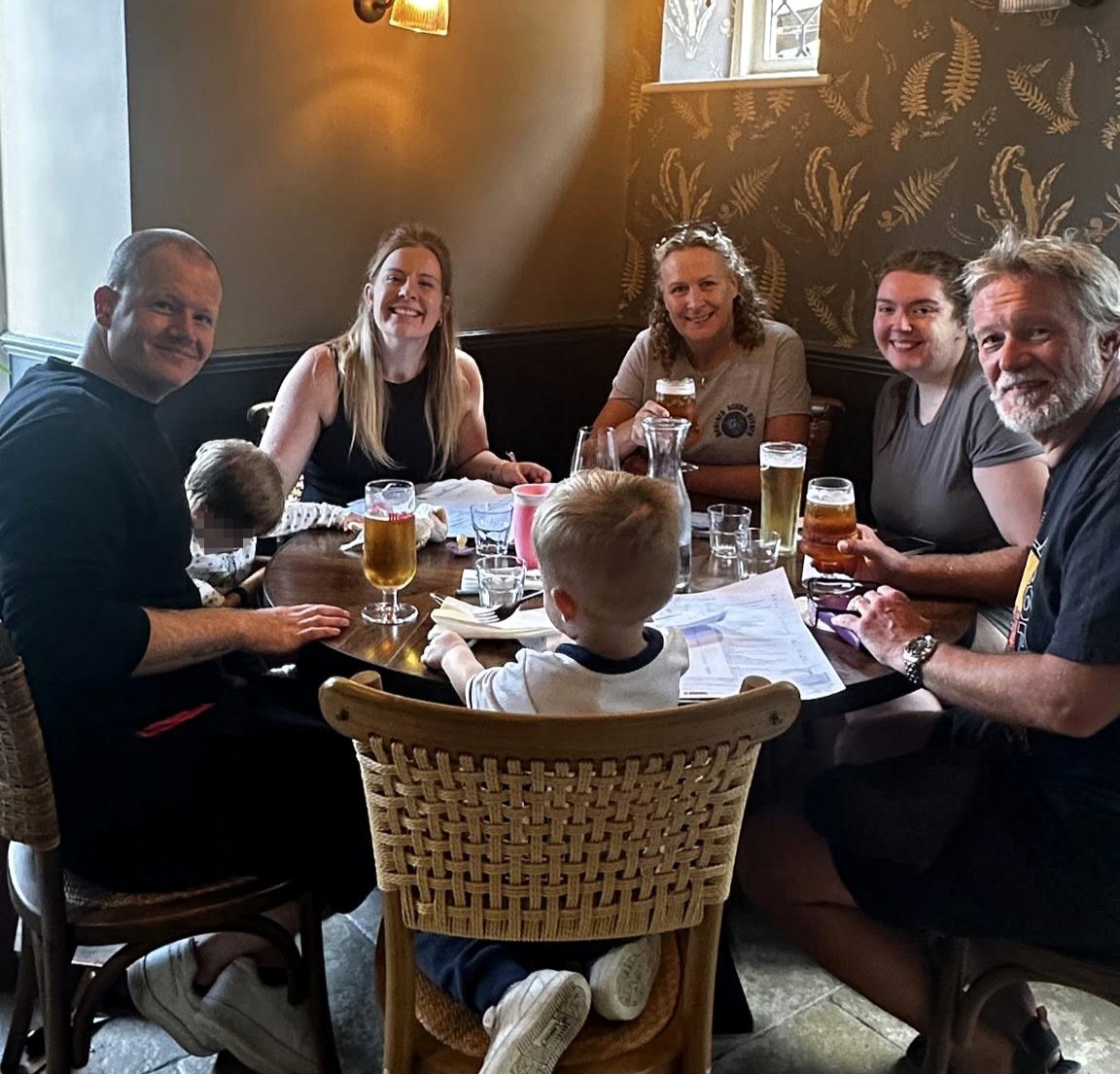 A firefighter who lost his wedding ring while paddleboarding in Bedford was reunited with it thanks to scuba divers he later treated to pints and praised for their swift rescue.