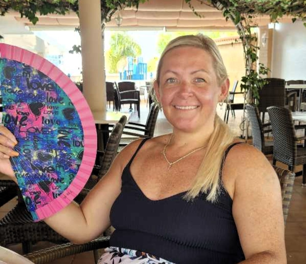 Bodybuilding mum Lyndsey Kelly reveals fitness journey that shed nearly four stone and turned back the clock, with fans saying she looks a decade younger and full of life.