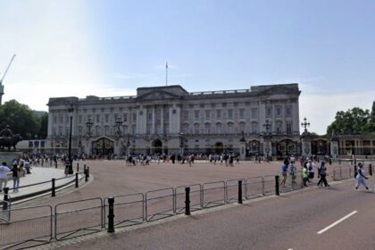 The Royal Family is hiring a senior gardener for £32,000 a year with free lunch and accommodation at Buckingham Palace to maintain 39 acres of historic gardens.