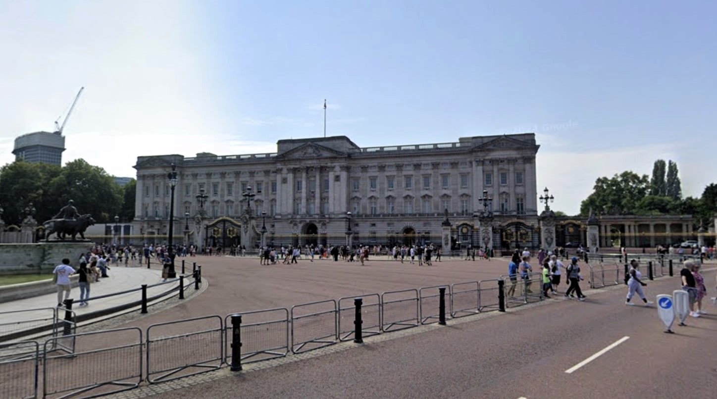 The Royal Family is hiring a senior gardener for £32,000 a year with free lunch and accommodation at Buckingham Palace to maintain 39 acres of historic gardens.