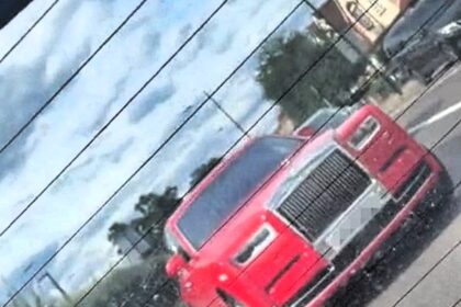 Stranded fans in a broken-down Kia were stunned when 50 Cent cruised past them in a £290k Rolls-Royce after his London gig - leaving them laughing in disbelief.