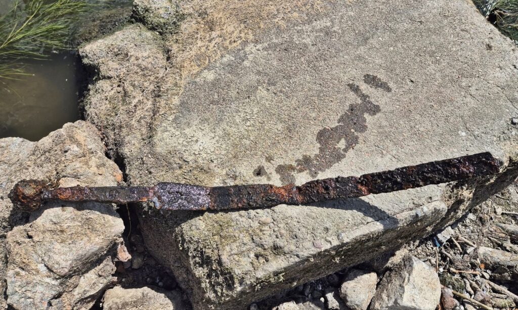 A fisherman stumbled upon a medieval sword possibly linked to the Knights Templar in Warsaw’s Vistula River - experts now analyzing the rare, centuries-old artefact.