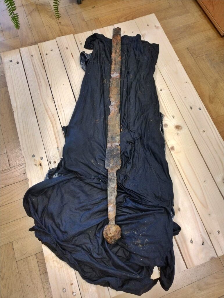 A fisherman stumbled upon a medieval sword possibly linked to the Knights Templar in Warsaw’s Vistula River - experts now analyzing the rare, centuries-old artefact.