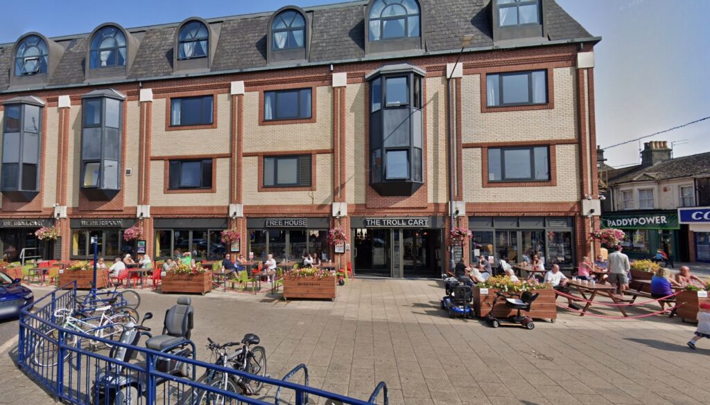Cheeky seagulls were caught on camera raiding a Wetherspoons meal in Great Yarmouth, swooping in and stealing food as shocked punters watched the chaos unfold.