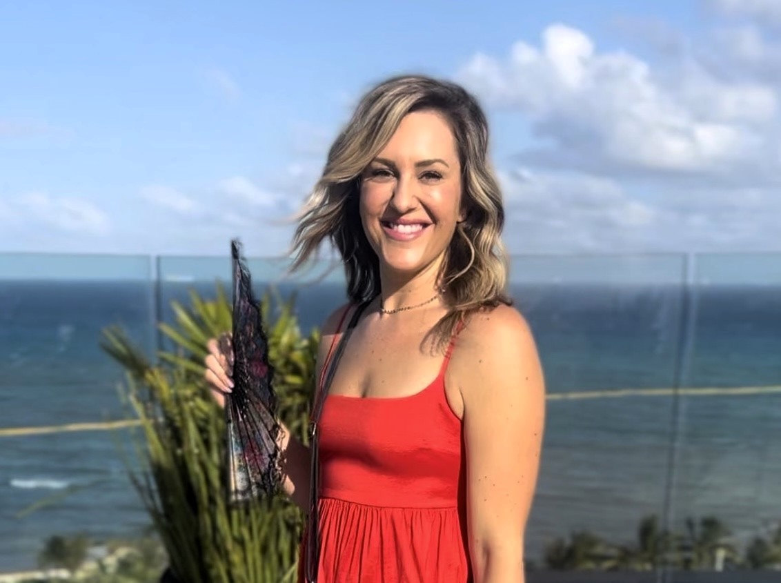 Travel expert Pollyann Giffin warns against airport USB charging stations, bloating foods and sandals on planes, sharing smart safety tips to help travellers fly stress-free.