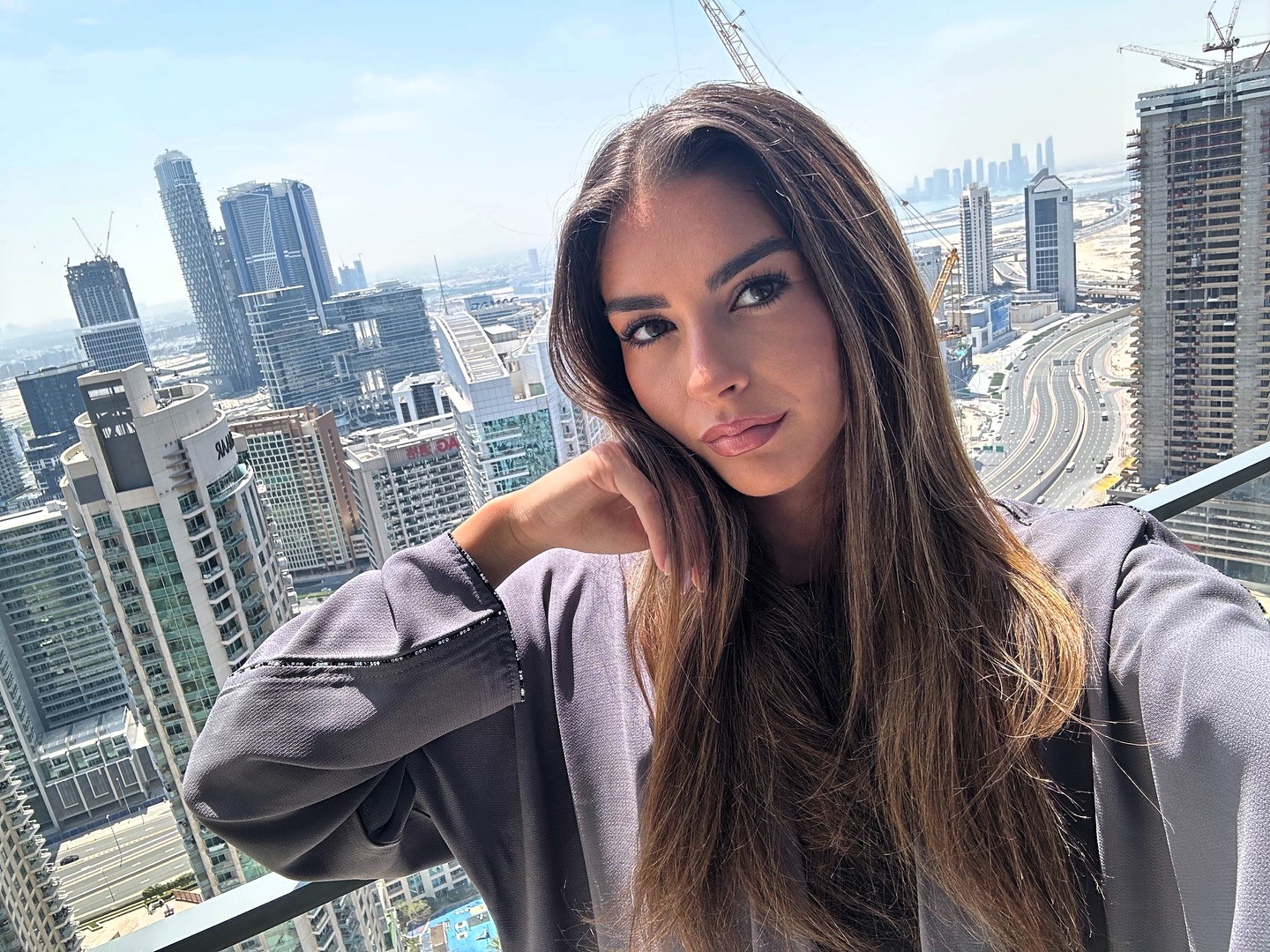 Ex-London waitress moves abroad with £1k, now earns £10k a month creating content while living in Bali and Dubai, says she'll never return to the "depressing" UK.