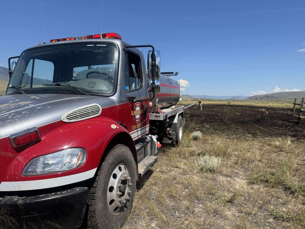 A bushfire and blackout hit Ashcroft, Canada, after an osprey dropped a fish on a power line, sparking flames and cutting power to 1,500 people. The bird escaped unscathed.