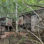British explorer Chloe Urbex uncovers “super creepy” abandoned MOD barracks in London left to rot for 50 years - eerie photos reveal peeling walls, decayed halls and old signs.