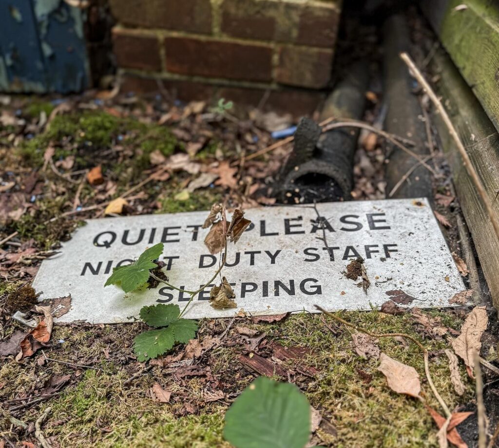 British explorer Chloe Urbex uncovers “super creepy” abandoned MOD barracks in London left to rot for 50 years - eerie photos reveal peeling walls, decayed halls and old signs.
