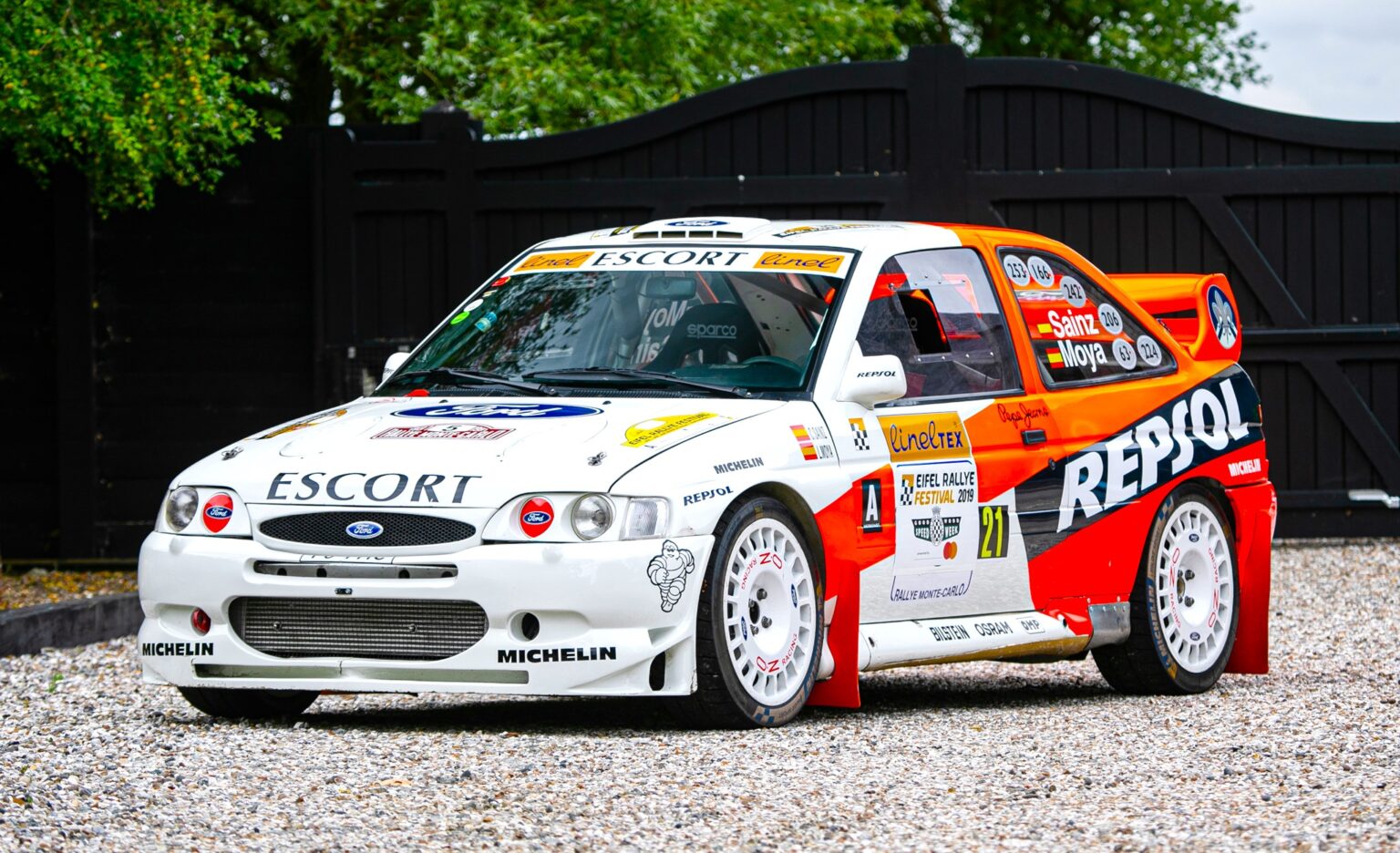A 1997 Ford Escort WRC driven by Carlos Sainz Sr. to multiple rally wins is set for auction, expected to fetch over £350,000, making it a rare collector’s piece.