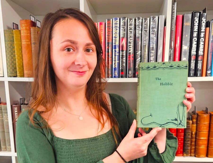 A rare 1937 first edition of The Hobbit without a dust cover sold for £43,000 in the UK, setting a record after being found during a home clearance in Bristol.